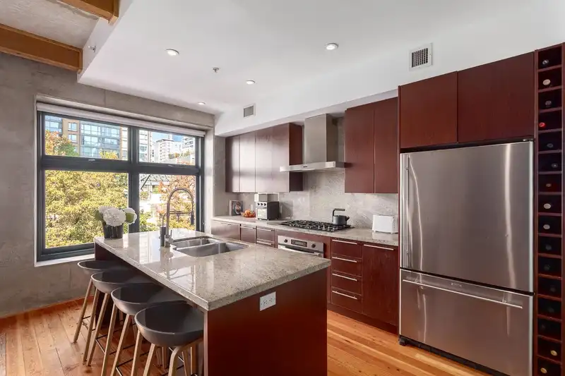 501 1180 HOMER STREET - photo 3 of 17
