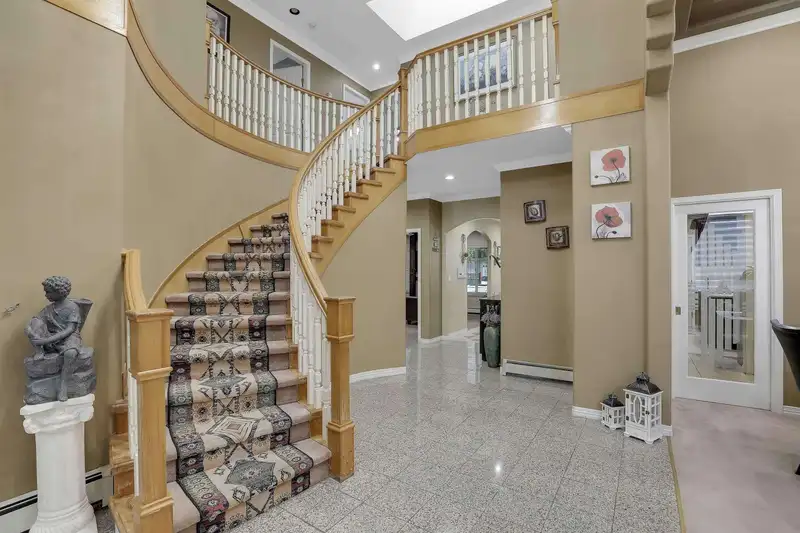 6125 132A STREET - photo 3 of 40