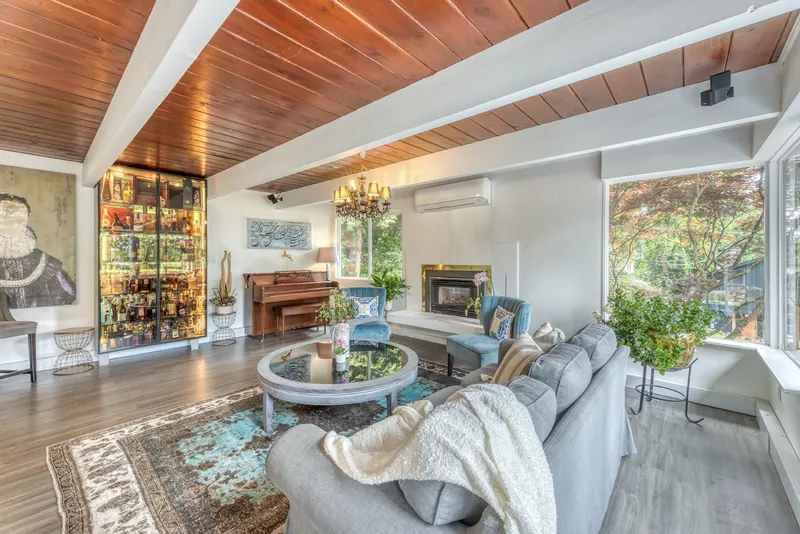 466 E KINGS ROAD - photo 3 of 25