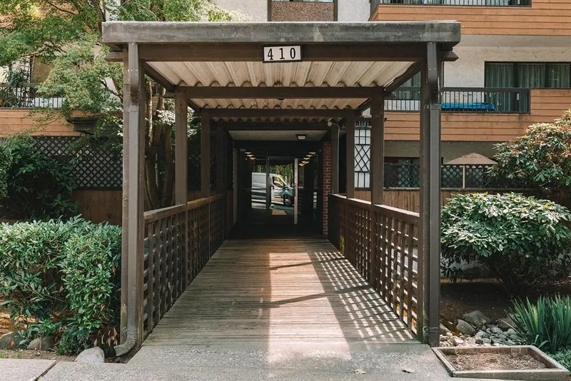 206 410 AGNES STREET - photo 1 of 8