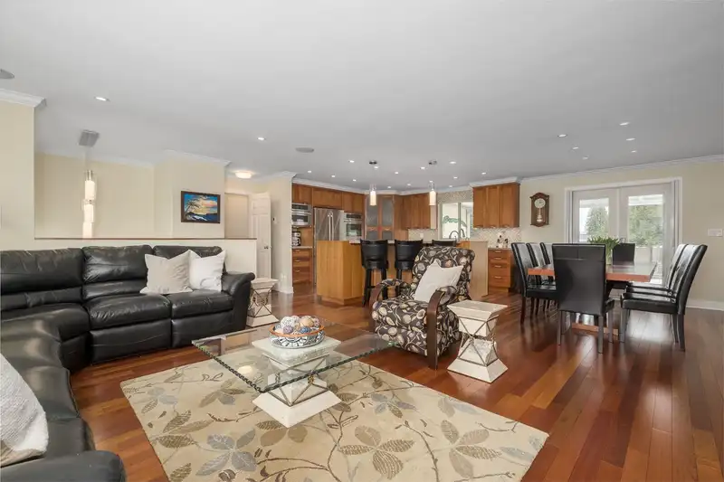 116 E SEVENTH AVENUE - photo 2 of 37