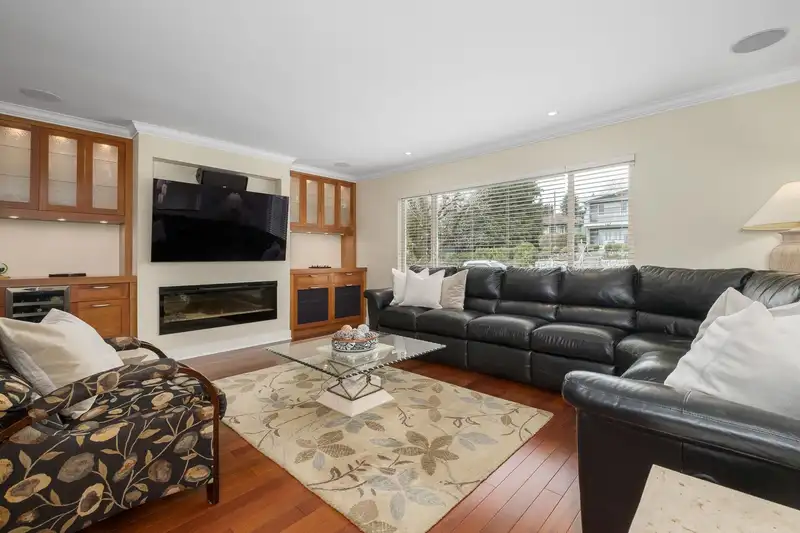 116 E SEVENTH AVENUE - photo 4 of 37