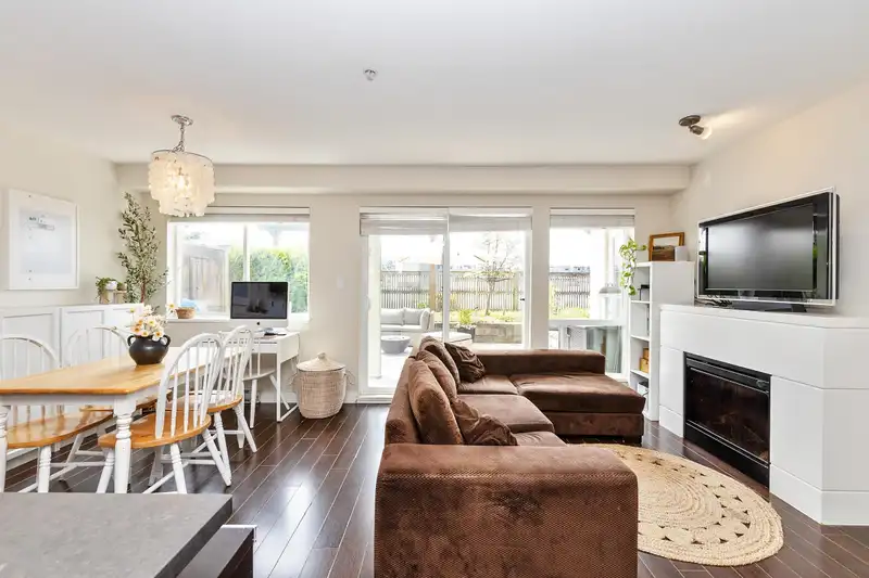 237 15850 26 AVENUE - photo 1 of 20