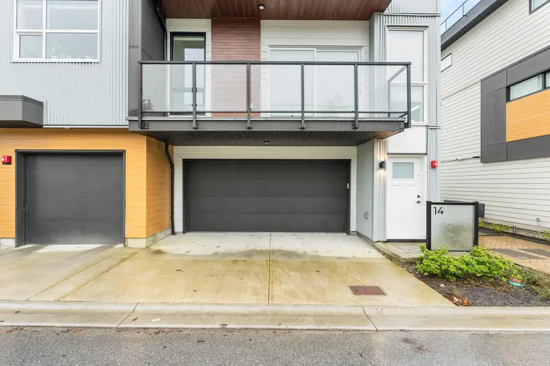 14 20335 70A AVENUE - photo 2 of 25