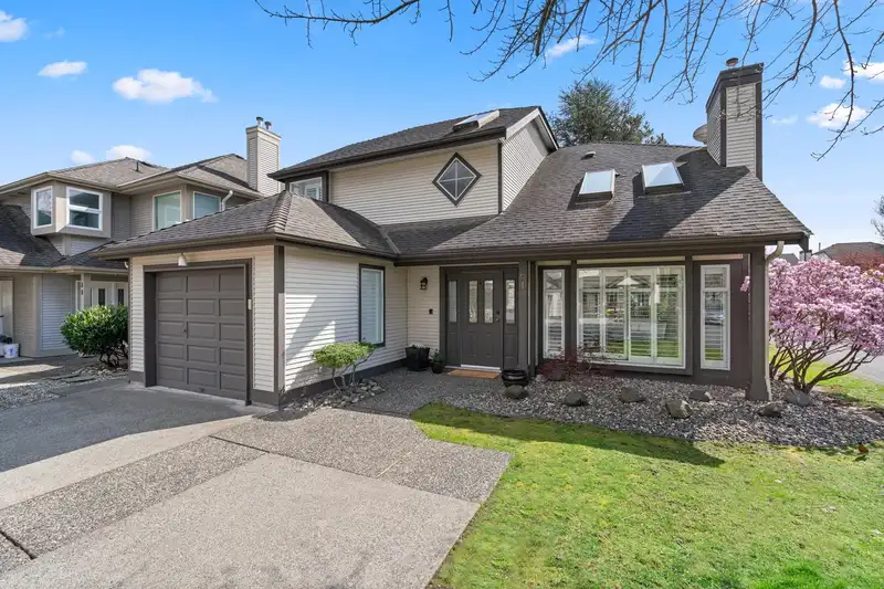 61 4756 62 STREET - photo 1 of 27