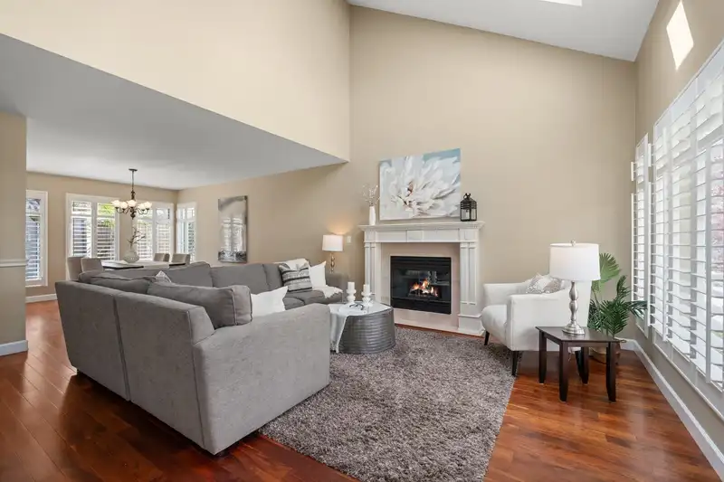 61 4756 62 STREET - photo 2 of 27