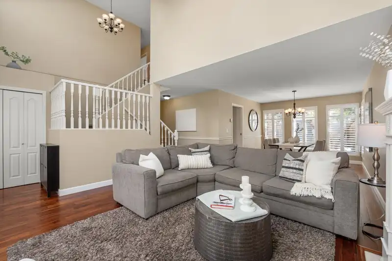 61 4756 62 STREET - photo 3 of 27