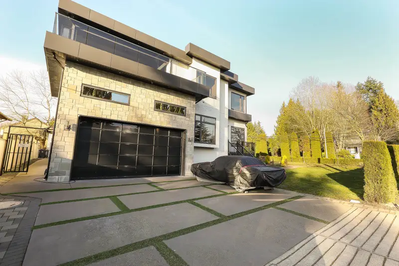 6149 181A STREET - photo 2 of 25