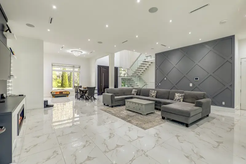 6149 181A STREET - photo 4 of 25