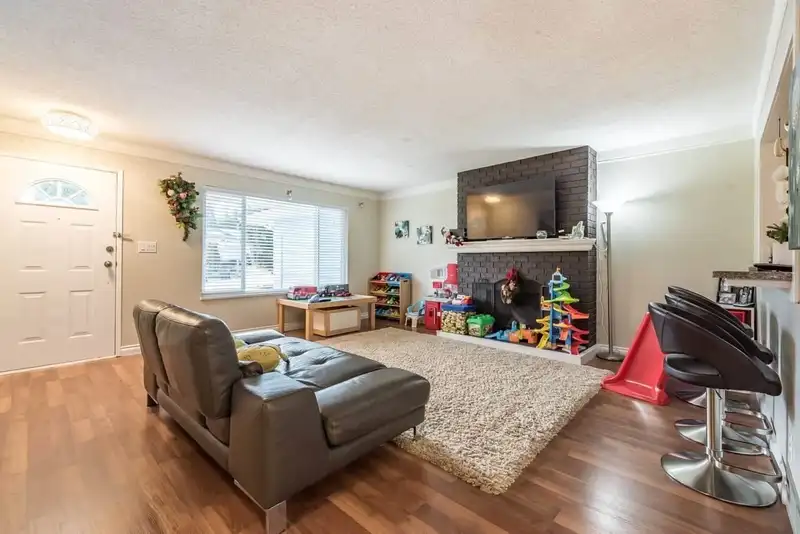 15263 21A AVENUE - photo 4 of 14