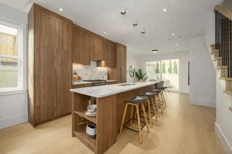 102 1125 CARTIER AVENUE - photo 2 of 31