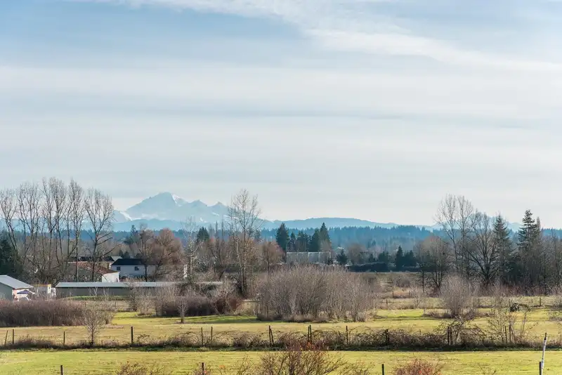 7256 SMITH CRESCENT - photo 3 of 40