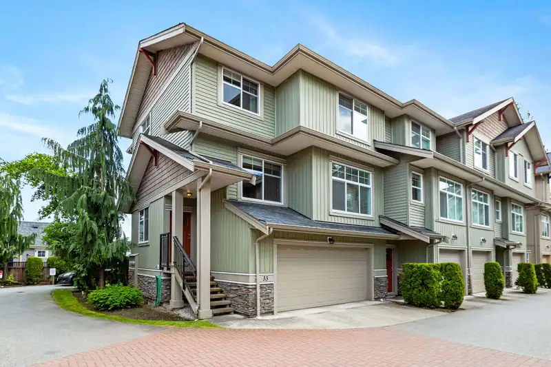 33 20966 77A AVENUE - photo 1 of 40