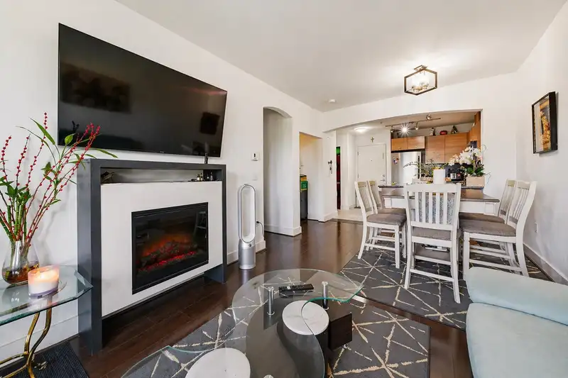 315 6688 120 STREET - photo 4 of 36