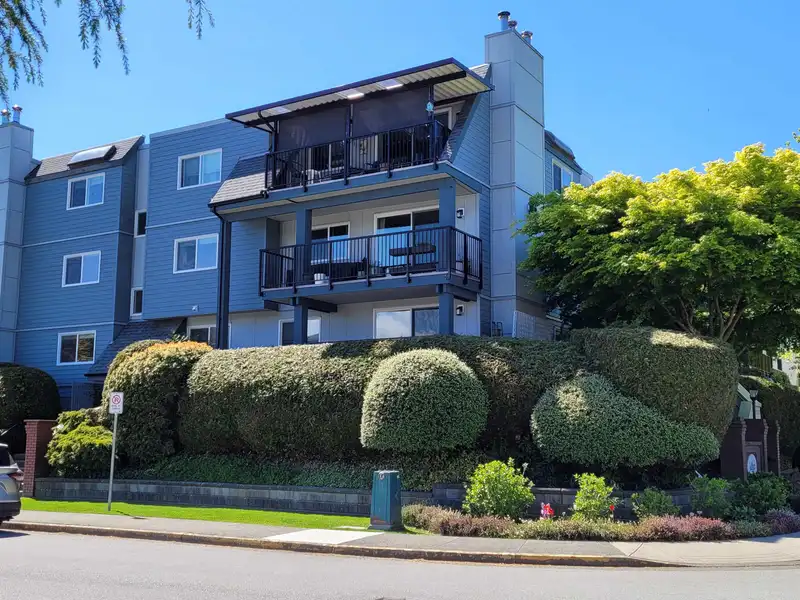 310 4926 48 AVENUE - photo 2 of 28