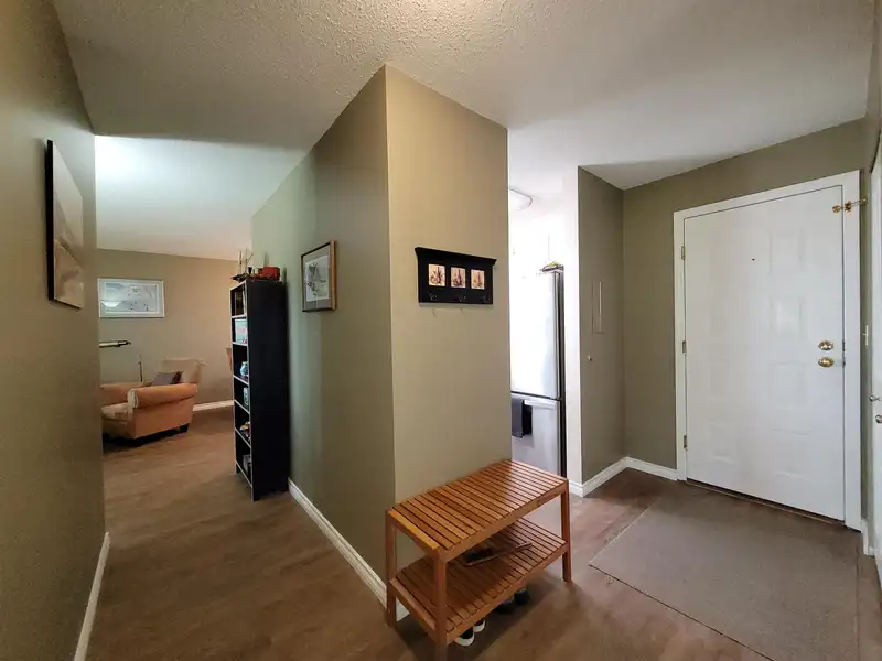 310 4926 48 AVENUE - photo 3 of 28