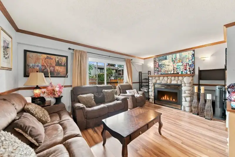 16 11735 89A AVENUE - photo 1 of 24