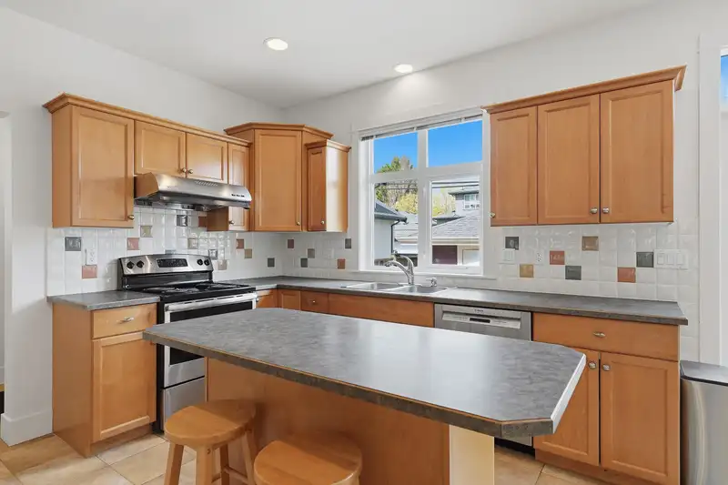 2761 E 53RD AVENUE - photo 3 of 40