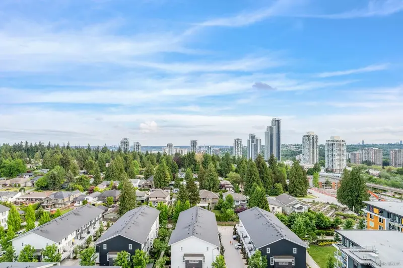 1310 525 FOSTER AVENUE - photo 4 of 25