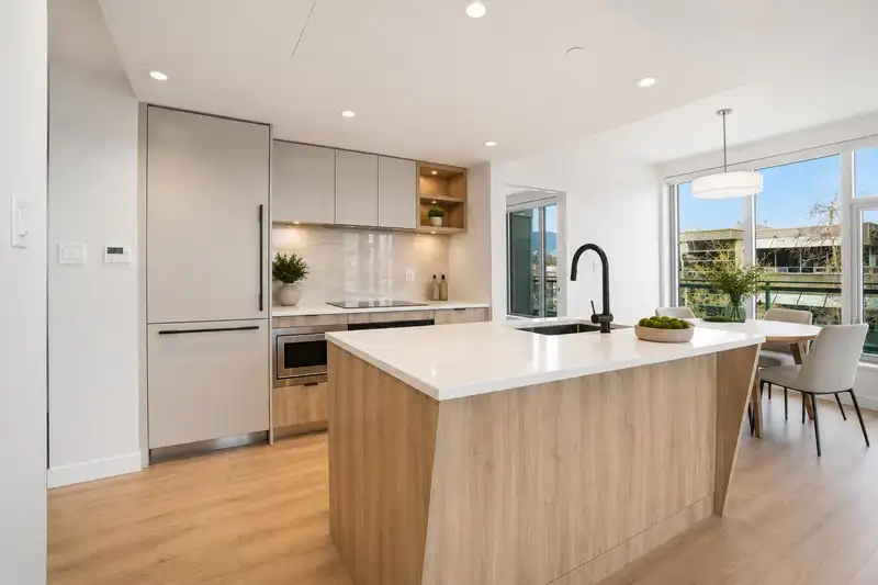 312 755 HARBOURSIDE DRIVE - photo 4 of 32