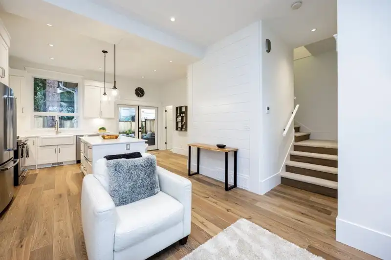 250 E 28TH STREET - photo 4 of 24