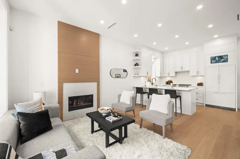 1 312 E 40TH AVENUE - photo 2 of 25