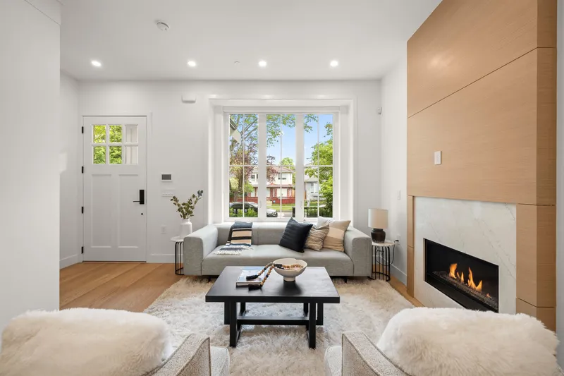 1 312 E 40TH AVENUE - photo 3 of 25