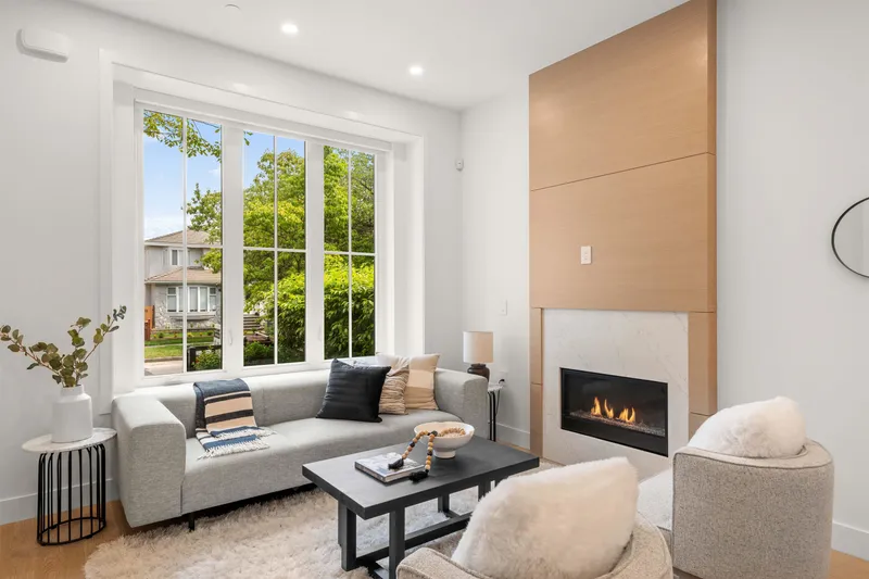 1 312 E 40TH AVENUE - photo 4 of 25