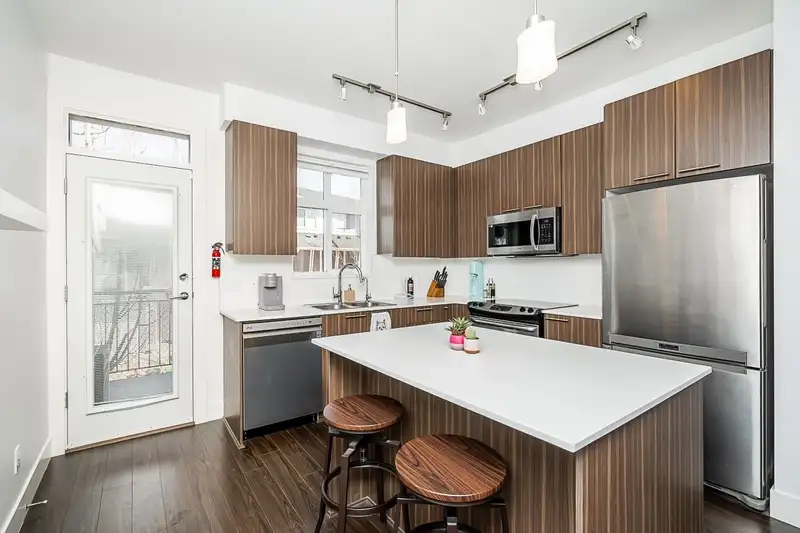 138 19433 68 AVENUE - photo 4 of 39