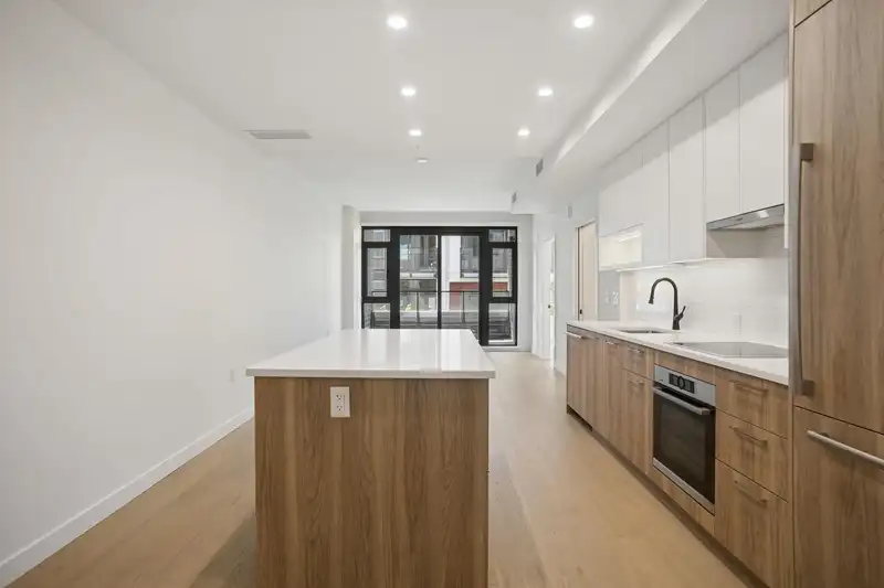 204 8398 OAK STREET - photo 2 of 18