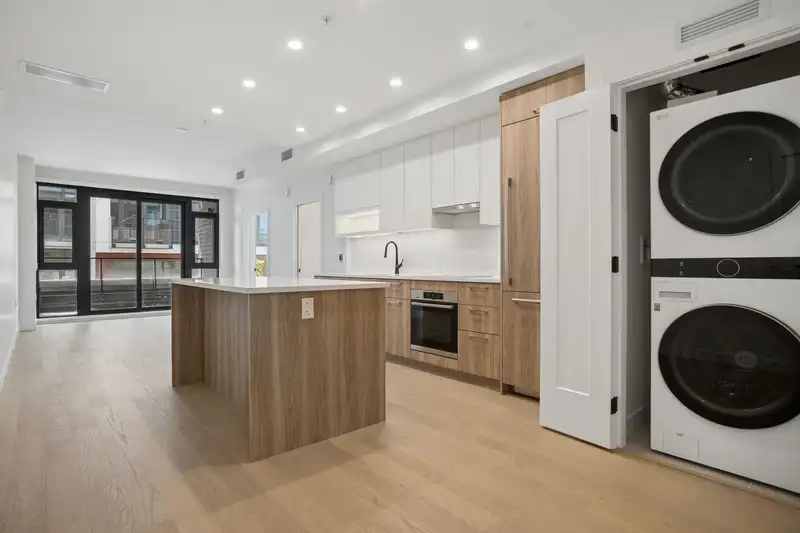 204 8398 OAK STREET - photo 4 of 18