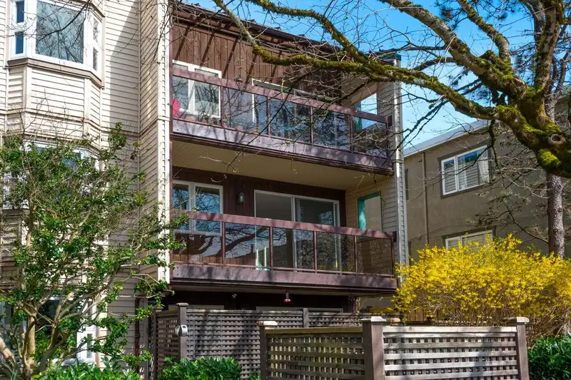 205 1429 E 4TH AVENUE - photo 2 of 40