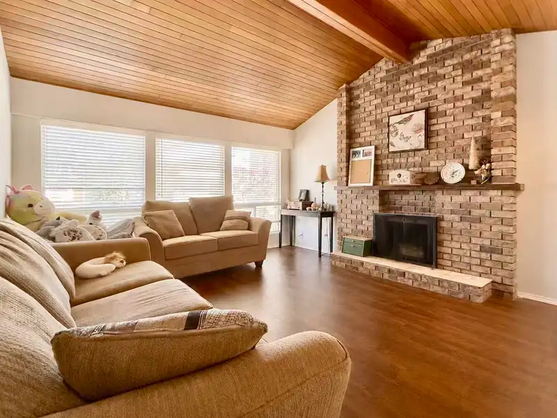 5146 HOLLYWOOD DRIVE - photo 3 of 24
