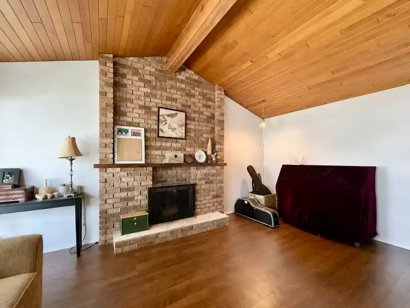 5146 HOLLYWOOD DRIVE - photo 4 of 24