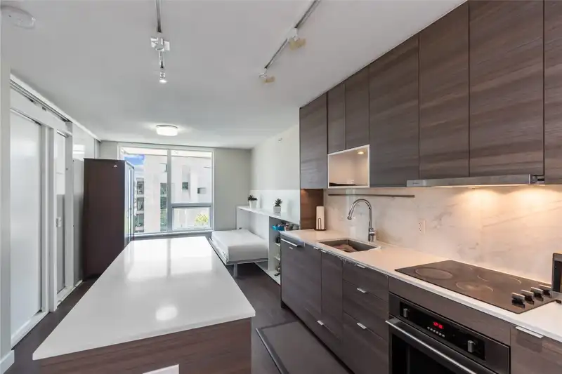 708 13398 104 AVENUE - photo 3 of 20