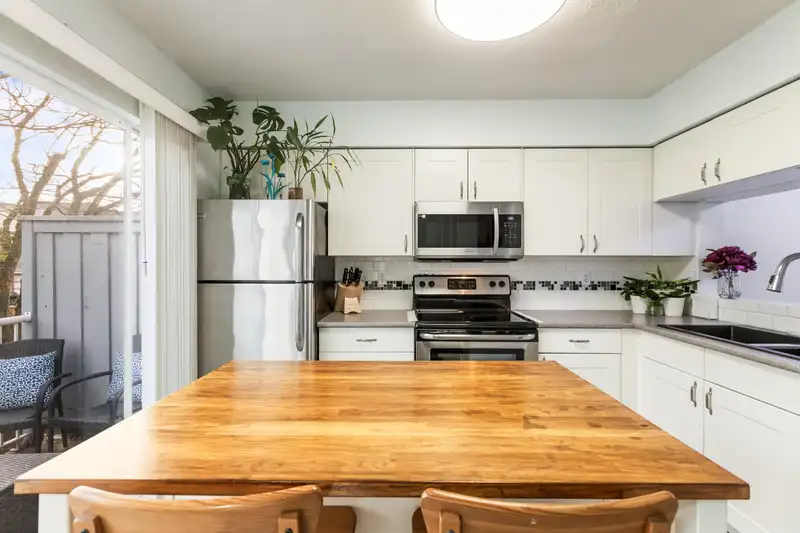 6 13713 72A AVENUE - photo 2 of 38