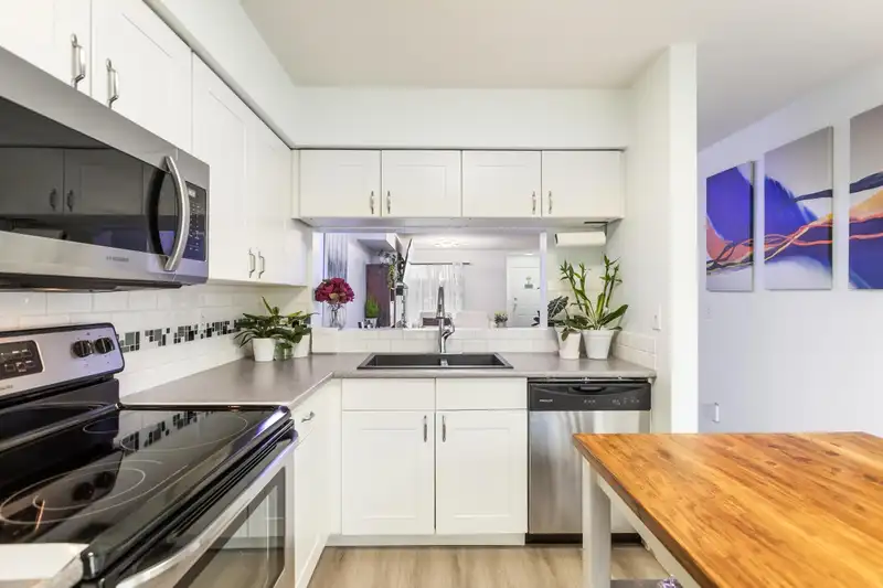 6 13713 72A AVENUE - photo 4 of 38