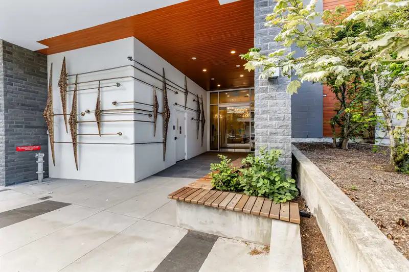 208 1331 MARINE DRIVE - photo 2 of 10