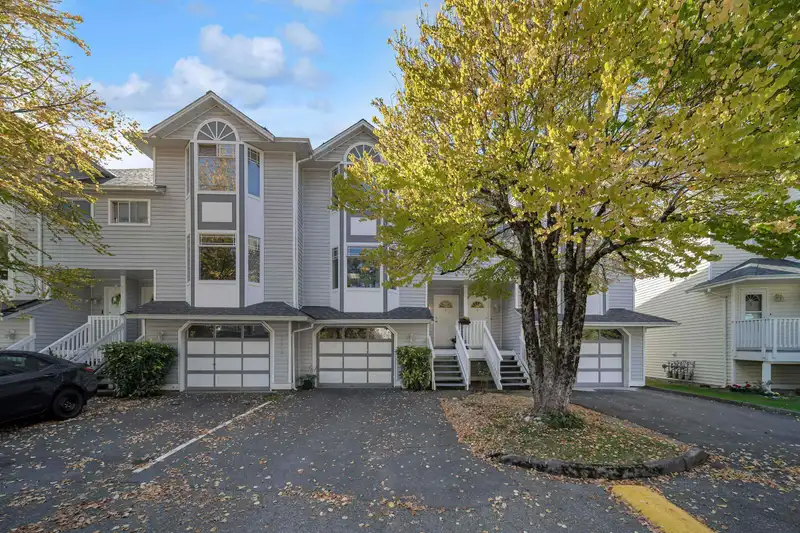 3 15550 89 AVENUE - photo 2 of 32