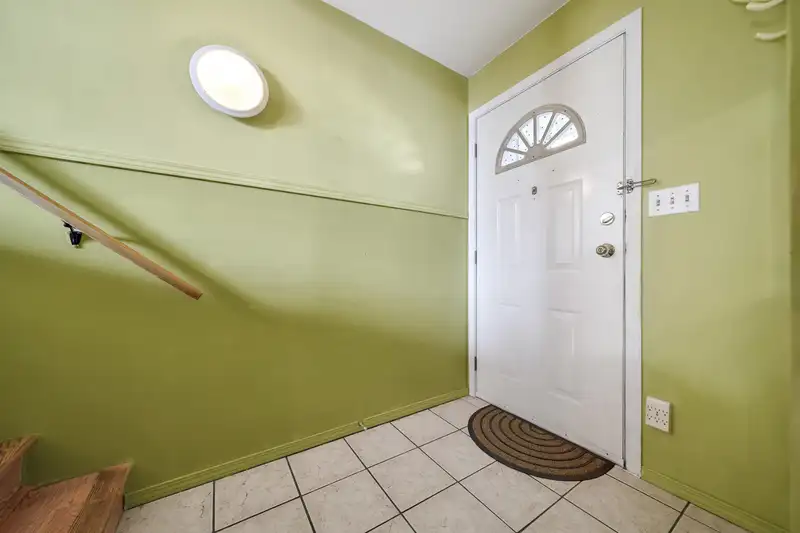 3 15550 89 AVENUE - photo 4 of 32