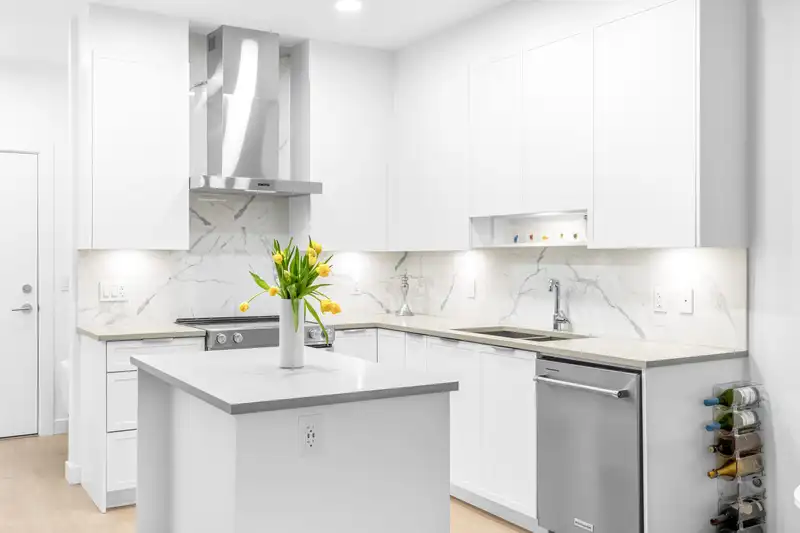 203 7788 18TH STREET - photo 2 of 32