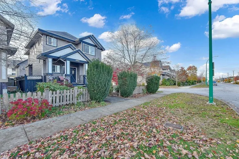 6843 192ND STREET - photo 2 of 25