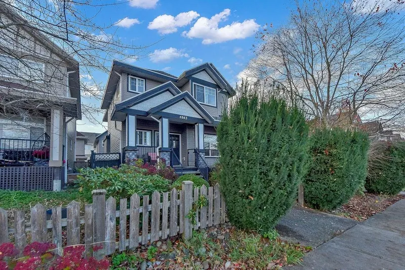 6843 192ND STREET - photo 3 of 25