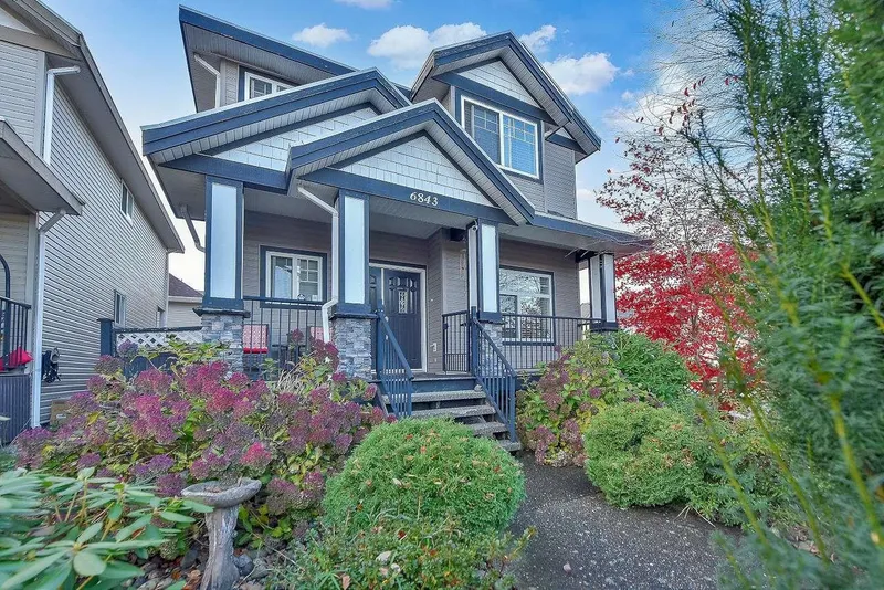 6843 192ND STREET - photo 4 of 25