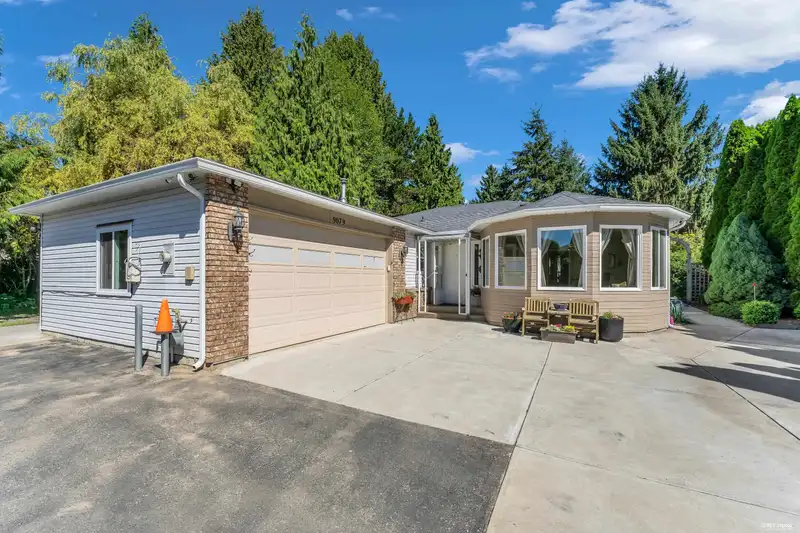 9079 144 STREET - photo 3 of 40
