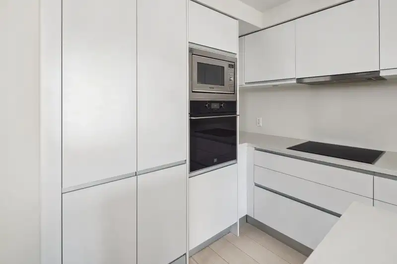 611 180 E 2ND AVENUE - photo 3 of 39