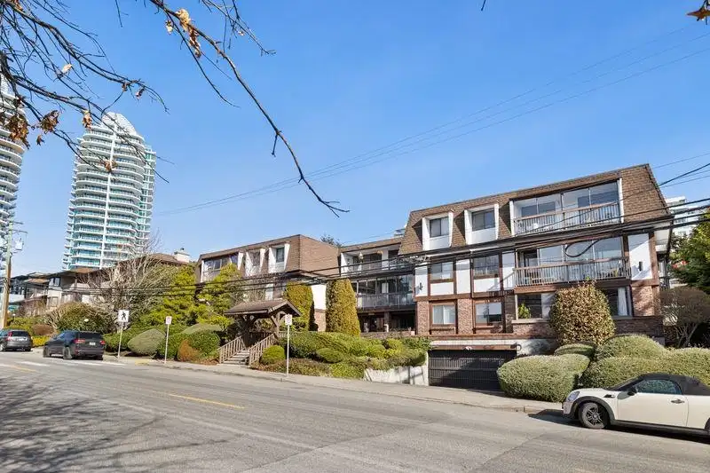 309 1444 MARTIN STREET - photo 3 of 25