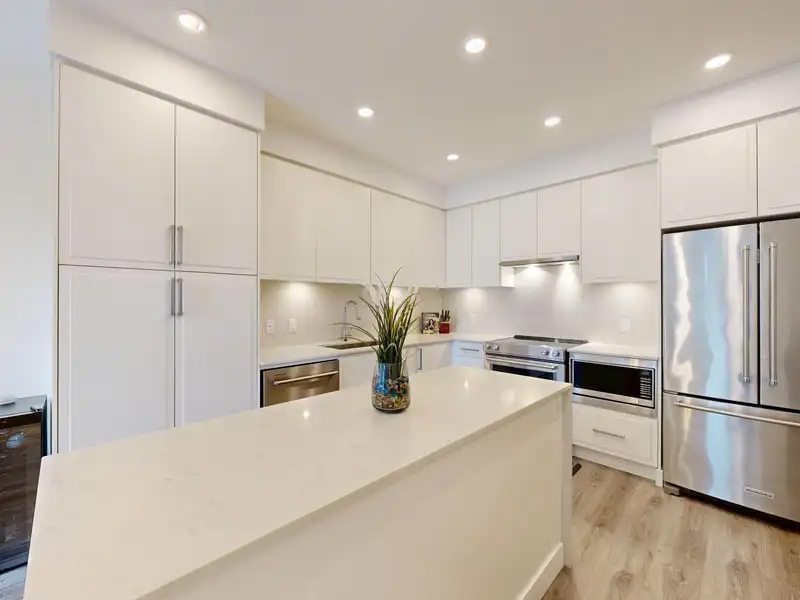 513 700 CLARKE ROAD - photo 2 of 40