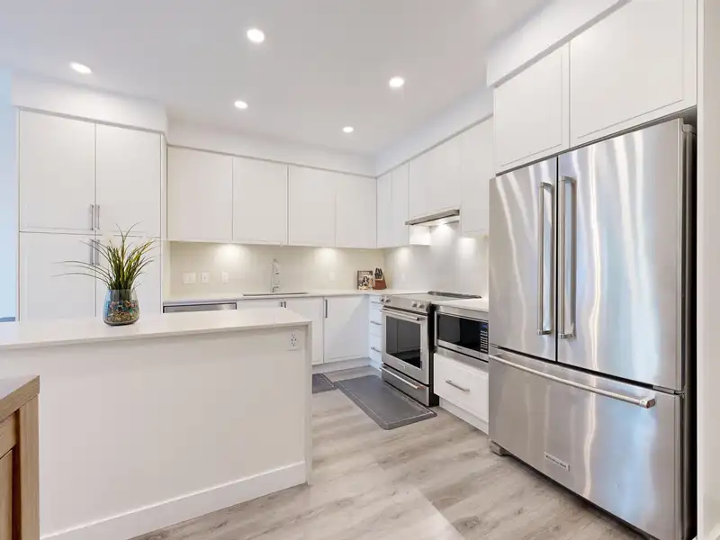 513 700 CLARKE ROAD - photo 3 of 40