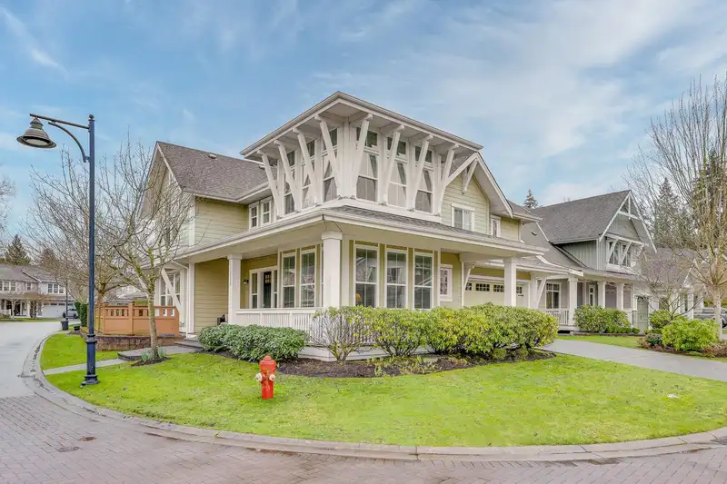 14256 37 AVENUE - photo 1 of 27